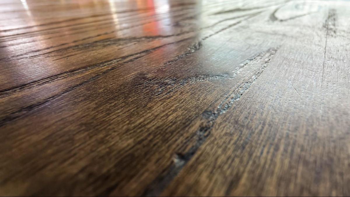 Verweerd parket met zichtbare toplaag en stabiliserende onderlagen